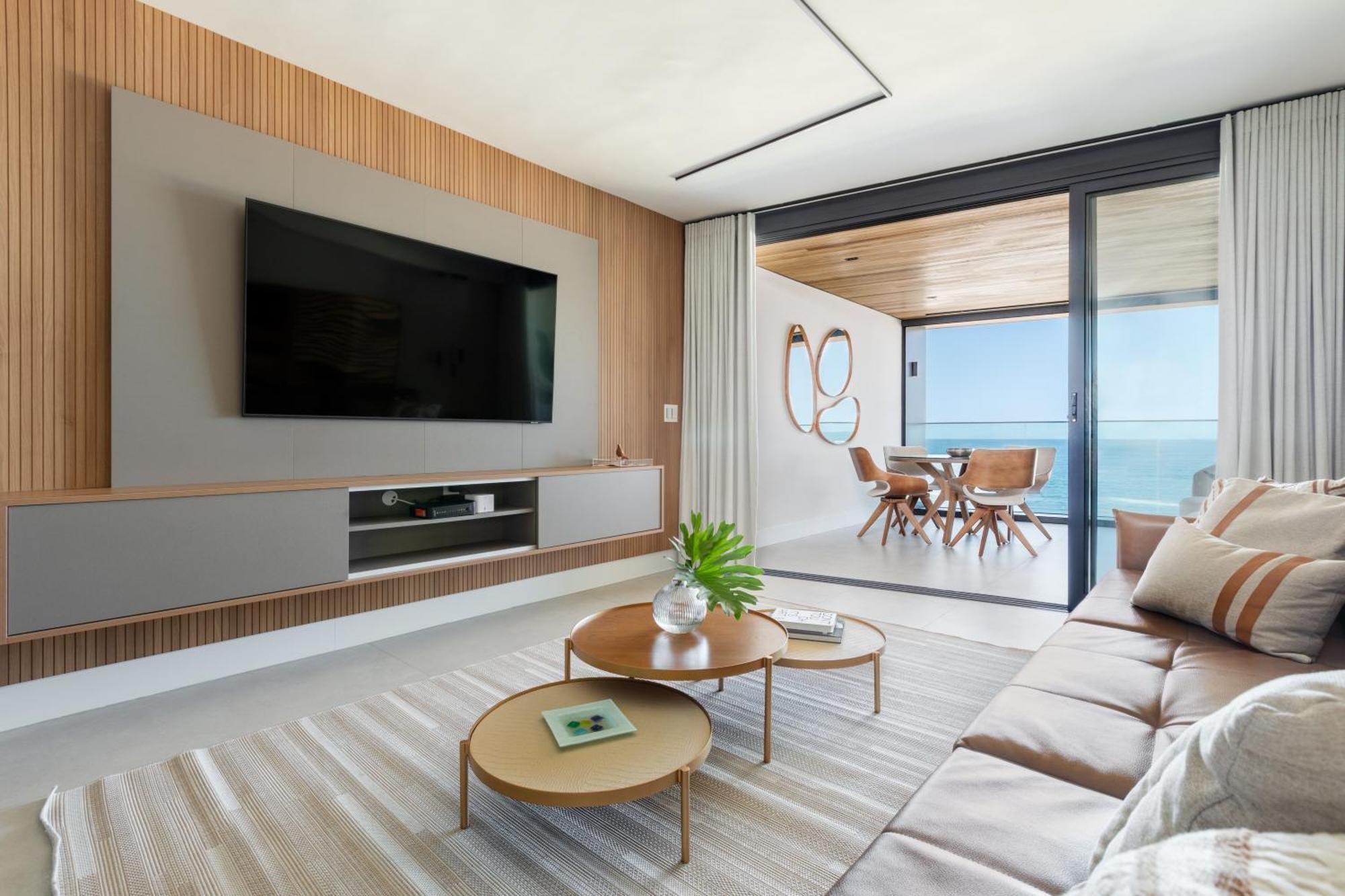 Beachfront Beauty On Atlantic Avenue Rio de Janeiro